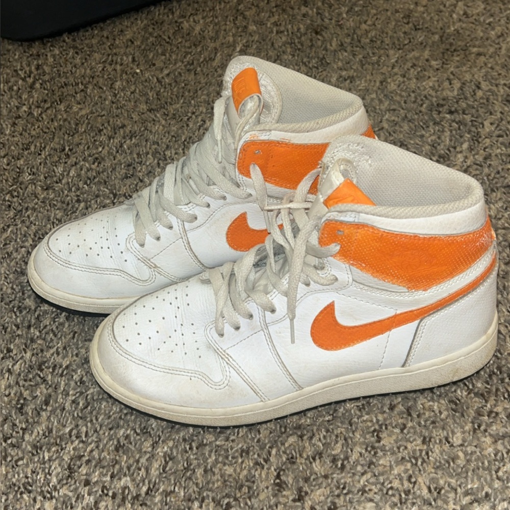 Nike High-Top Sneakers in White and Orange